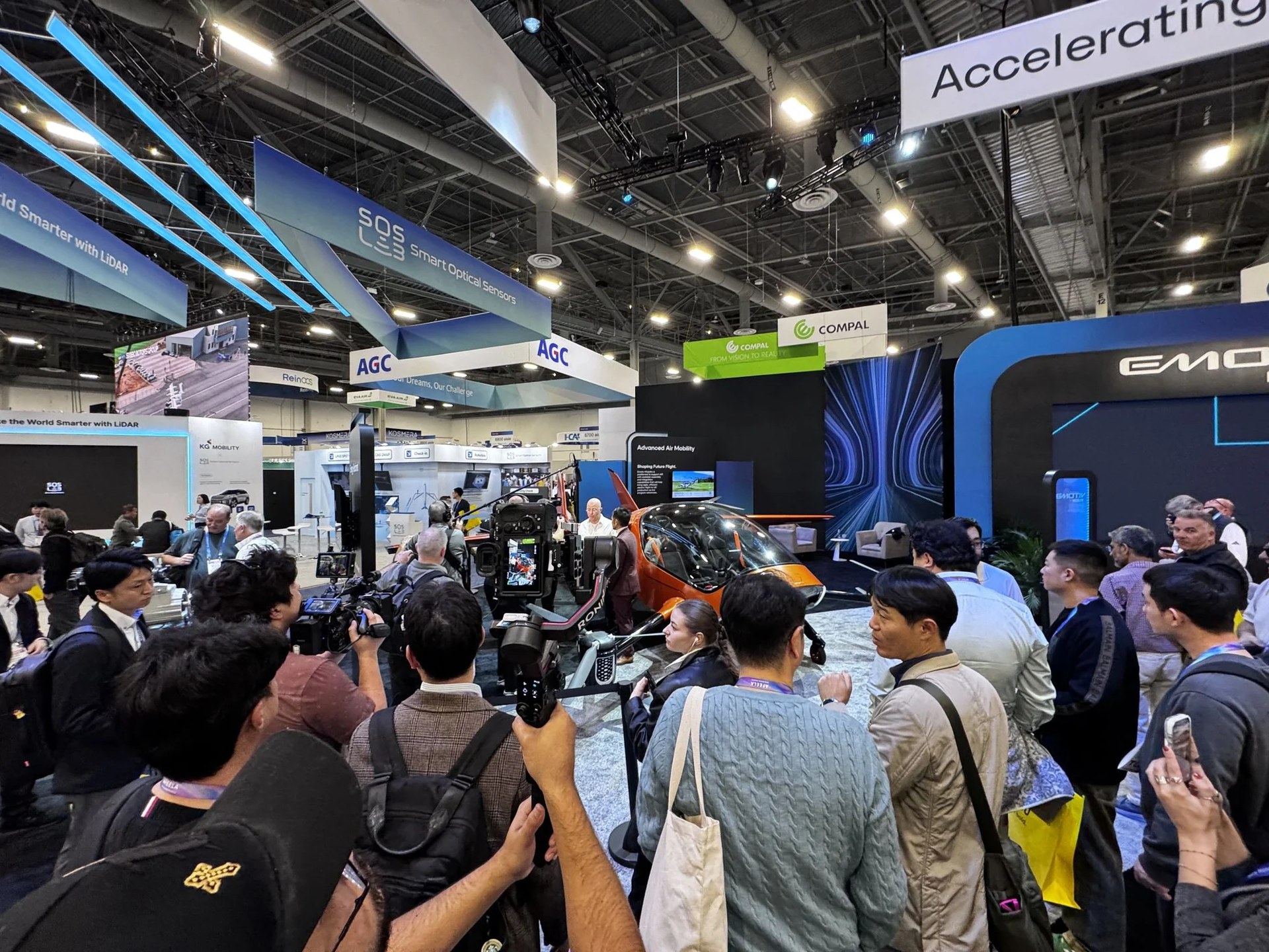 Press and cameras around the eVTOL at the Lift & Reach zone